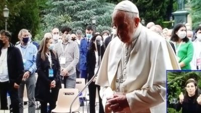 Mondovisione / Papa Francesco, concluso il rosario nei Giardini Vaticani, saluta in spagnolo i santuari collegati dall’America Latina