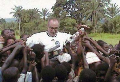 Chiesa / “Papà Gambino” in missione tra i bambini delle scuole africane