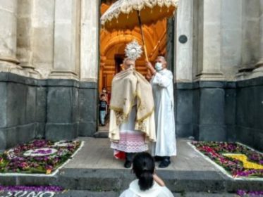 Aci Platani / Dopo la riapertura della chiesa Madre, la comunità parrocchiale prova a  ripartire dall’essenziale