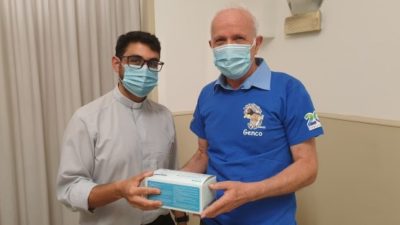 Solidarietà / L’associazione “Amici delle Missioni” dona 1600 mascherine alla Caritas di Acireale