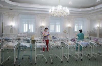 corMaternità surrogata-neonati parcheggiati a Kiev - ph Ansa-Sir (566 x 368)