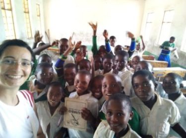 Scuola / Esperienza di una insegnante in Tanzania: “Per una buona formazione le punizioni corporali vanno combattute”