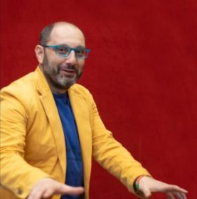 Spettacoli / Santi Scarcella e il suo show “Da Manhattan a Cefalù” e un salotto letterario il 10 agosto a Taormina