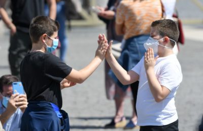 Scuola / Cari ragazzi abbiamo bisogno di voi perchè date del tu al tempo