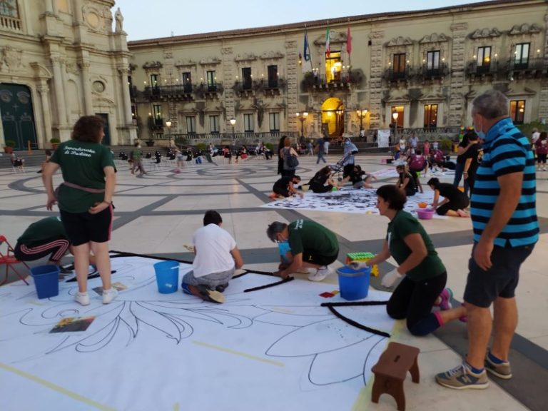 Acireale / Al Carnevale d’agosto arti effimere e carri allegorici