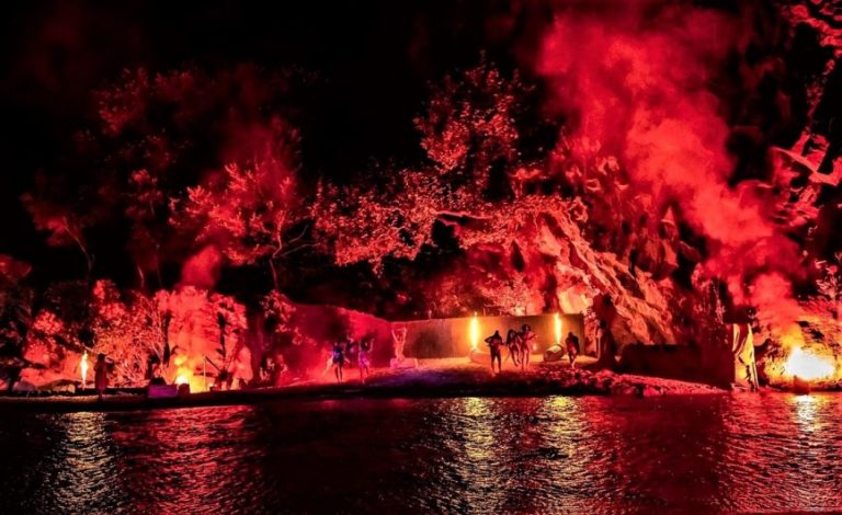 Spettacoli / Per il terzo anno si rinnova il fascino dell’ Inferno di Dante alle Gole dell’Alcantara
