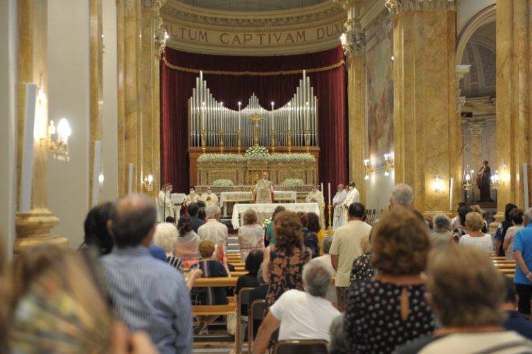 Santa Venerina / Riaperta al culto la chiesa del Sacro Cuore di Gesù. Il parroco don Marino: “La comunità si è ancora rialzata”