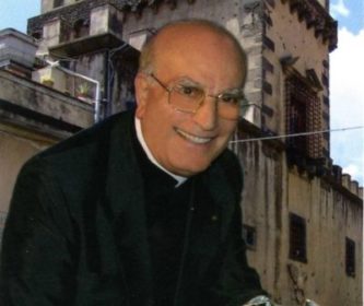 Randazzo / Sarà dedicato a don Santino Spartà il salone della parrocchia di San Martino