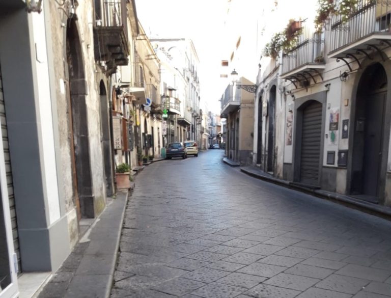 Pandemia in Sicilia / A Randazzo in lockdown, i commercianti temono il peggio: “Così l’economia muore”