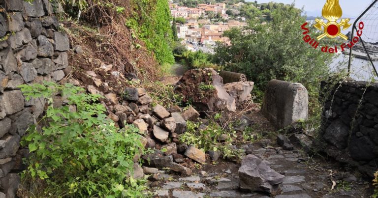 Acireale / Frane a Santa Maria la scala: dov’è la politica?