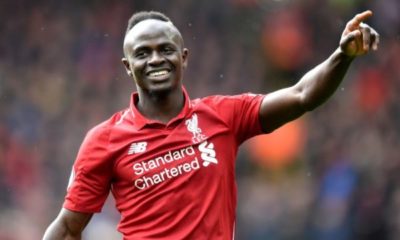 Sport / Sadio Mané, il bacio e quello sguardo al cielo