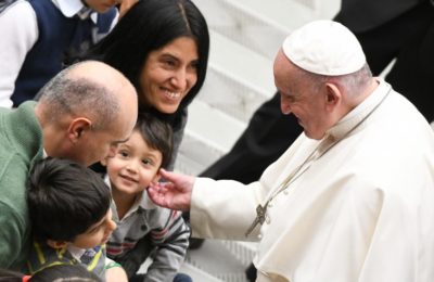 Chiesa universale / Il Papa annuncia 15 mesi di riflessioni sull'”Amoris Laetitia”. “Quella di Nazaret famiglia-modello”