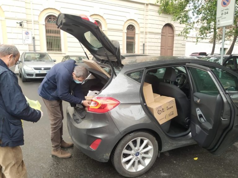 Solidarietà / Nel carcere di piazza Lanza, a Catania, detenuti e polizia penitenziaria raccolgono prodotti per la colletta alimentare