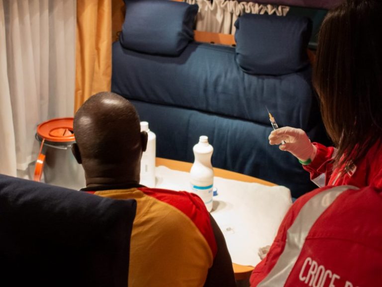 Asp / Anche la Croce Rossa si mobilita a Catania per la vaccinazione antinfluenzale per indigenti