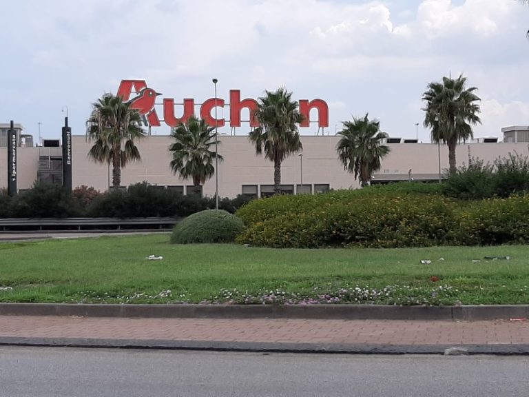Supermercati Auchan / Appello per i 36 dipendenti in Cig dopo la chiusura del punto vendita Porte di Catania