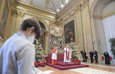 Papa urbi et orbi: “Vaccini per tutti, pace nel mondo, famiglie luoghi di amore”