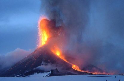 Eruzione Etna spettacolo pericolo INGV
