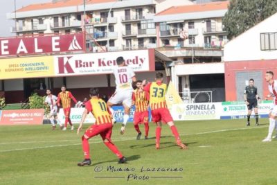 Calcio / Acireale-Cilento, due a uno in rimonta