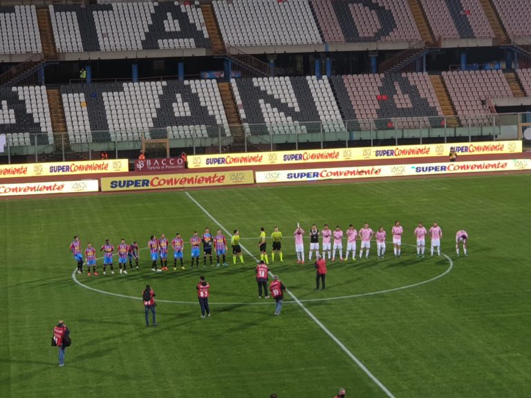 Calcio Catania / Derby amaro contro il Palermo