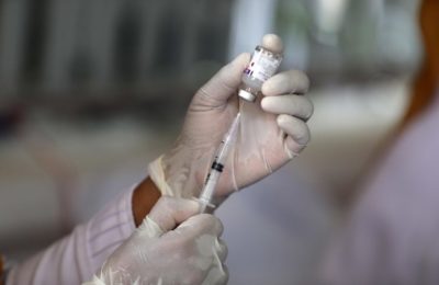 Vaccino AstraZeneca / Perché benefici superano rischi