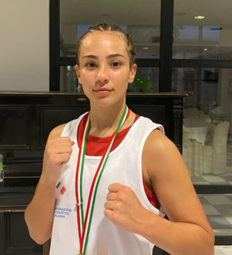 Lucia Ayari boxe