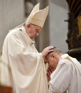 Lucchesi ordinato sacerdote