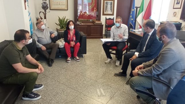 Sirna dona tesi al comune di acireale