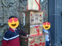 I due fratelli e la candelora dinanzi al Santuario di Trecastagni