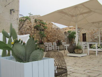 Marzamemi borgo sicilia cortile arabo