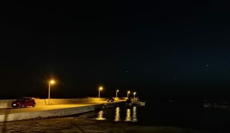 Donnalucata locali Montalbano molo porto sera