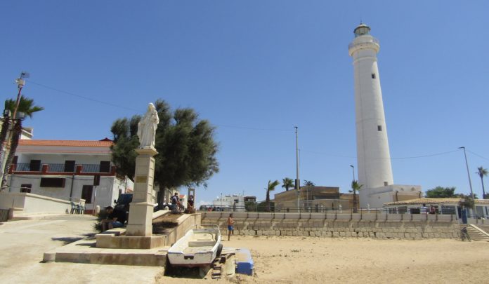 Punta Secca spiaggia Ragusa faro