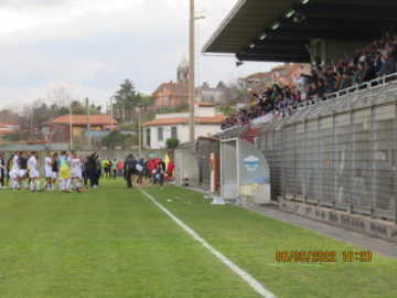 I granata fanno festa dopo la vittoria sul Troinao