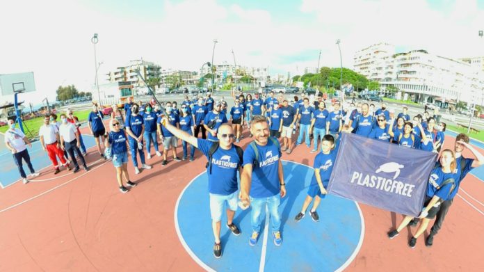 plastic free appello pianeta spiaggia