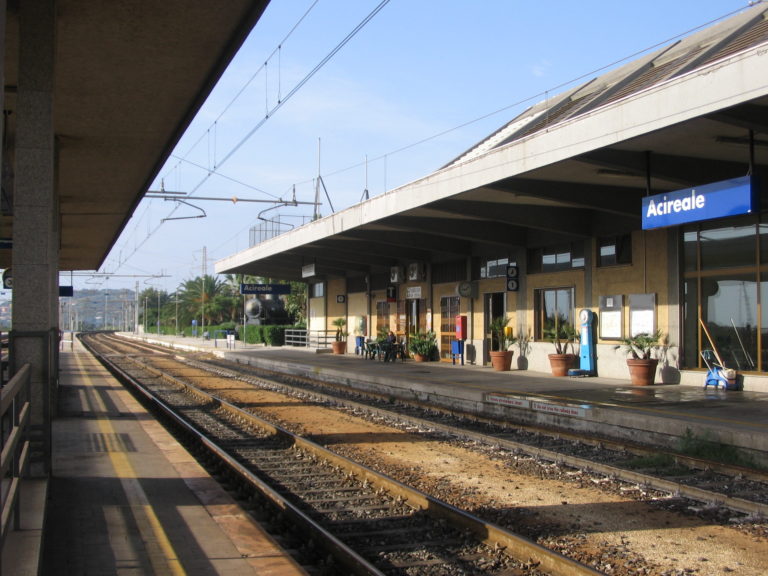 acireale vecchia stazione binari