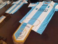Società Città di Aci Sant’Antonio-Il gagliardetto e la maglietta