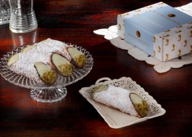 Nonna Vincenza cannoli