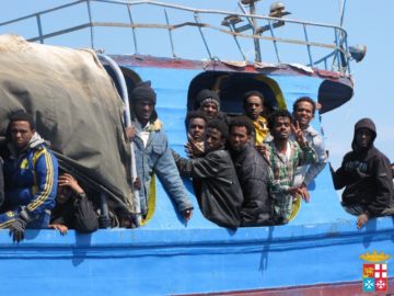 razzismo papa francesco migranti lampedusa