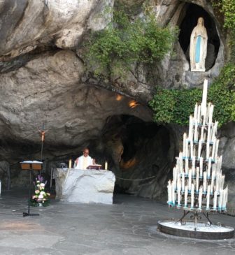 Lourdes-grotta