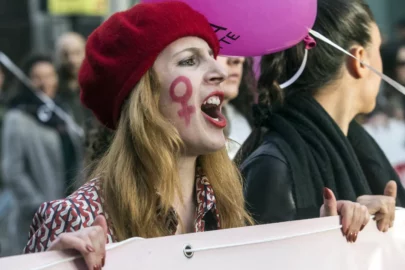 CONTRO LA VIOLENZA SULLE DONNE