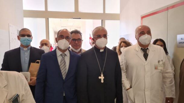 Vescovo Renna visita ospedale Bronte