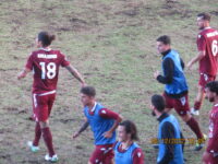 Guarino (con la maglia numero 18, rientra in campo dopo aver festeggiato con i compagni