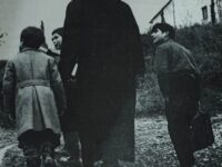 don Milani e i ragazzi della scuola a Barbiana