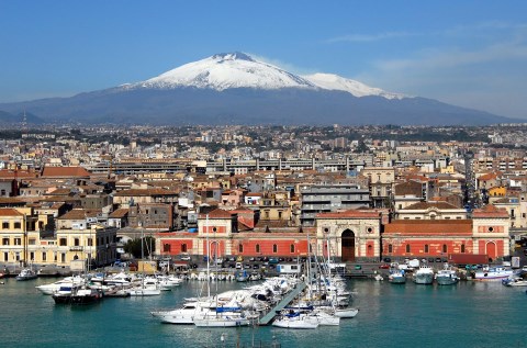 Catania con la vista del porto