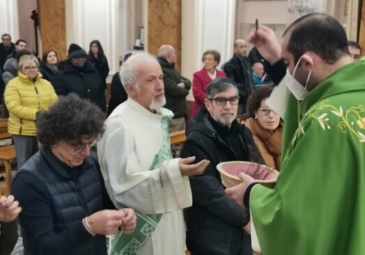 Sebastiano genco riceve crocifisso da don Orazio Sciacca