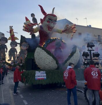 Acireale, carro All'ombra del nemico