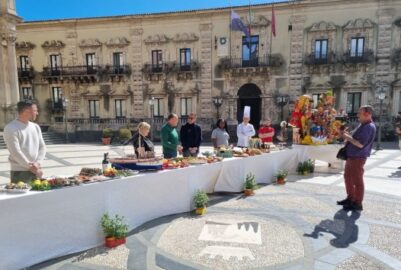 Gustare Sicilia in piazza Duomo Acireale