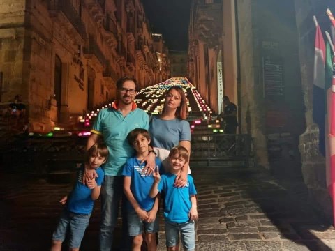 Riccardo Castro con moglie e figli