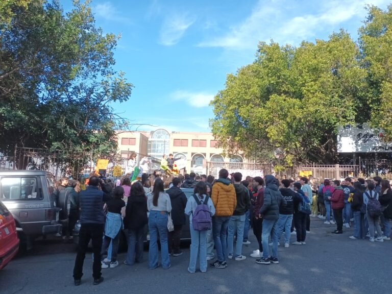 protesta studenti Gulli e Pennisi Acireale