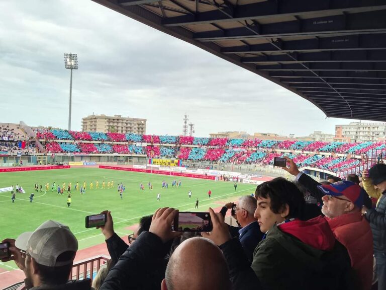 Calcio Catania / La carica dei 18000 contro il Lamezia, vittoria dei rossazzurri