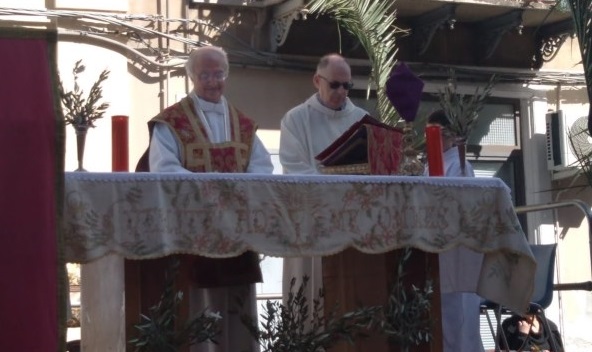 Parrocchie / A San Michele di Acireale si celebra la domenica delle Palme all’aperto per “fare comunità”